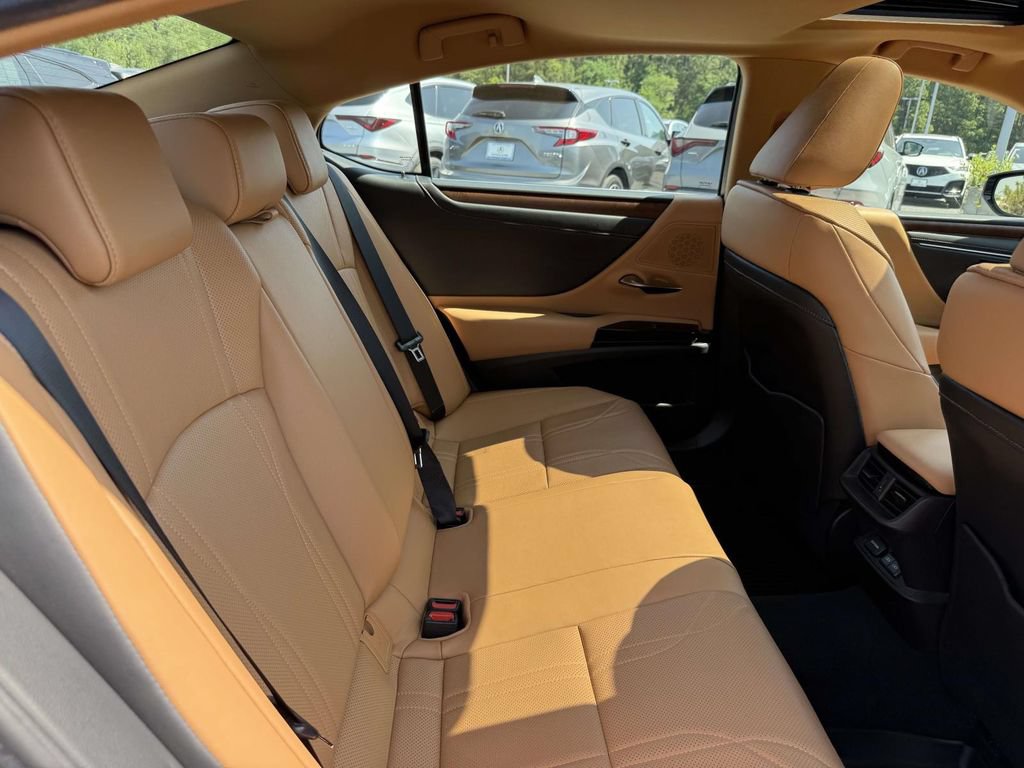 Used 2024 Lexus ES 300h w/ Technology Package FWD image 17