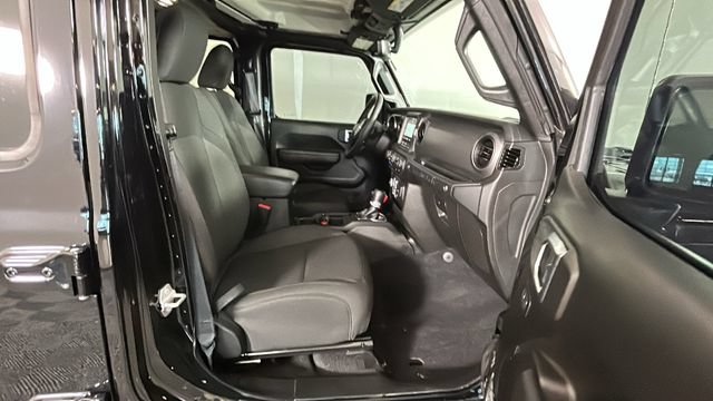Used 2023 Jeep Wrangler Unlimited w/ Cold Weather Group AWD/4WD image 29