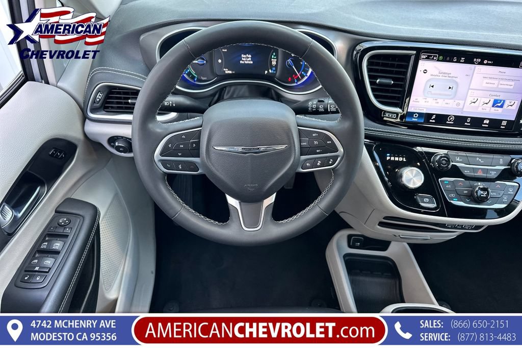 Used 2023 Chrysler Pacifica Touring-L FWD image 17