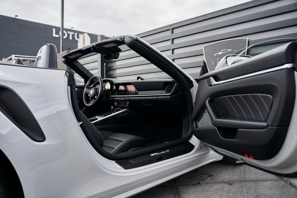 Used 2025 Porsche 911 Turbo S w/ 911 Turbo Sportdesign Package image 19