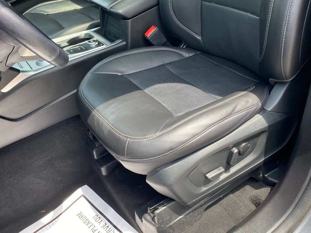 Used 2022 Ford Explorer Limited w/ Equipment Group 301A AWD/4WD image 26