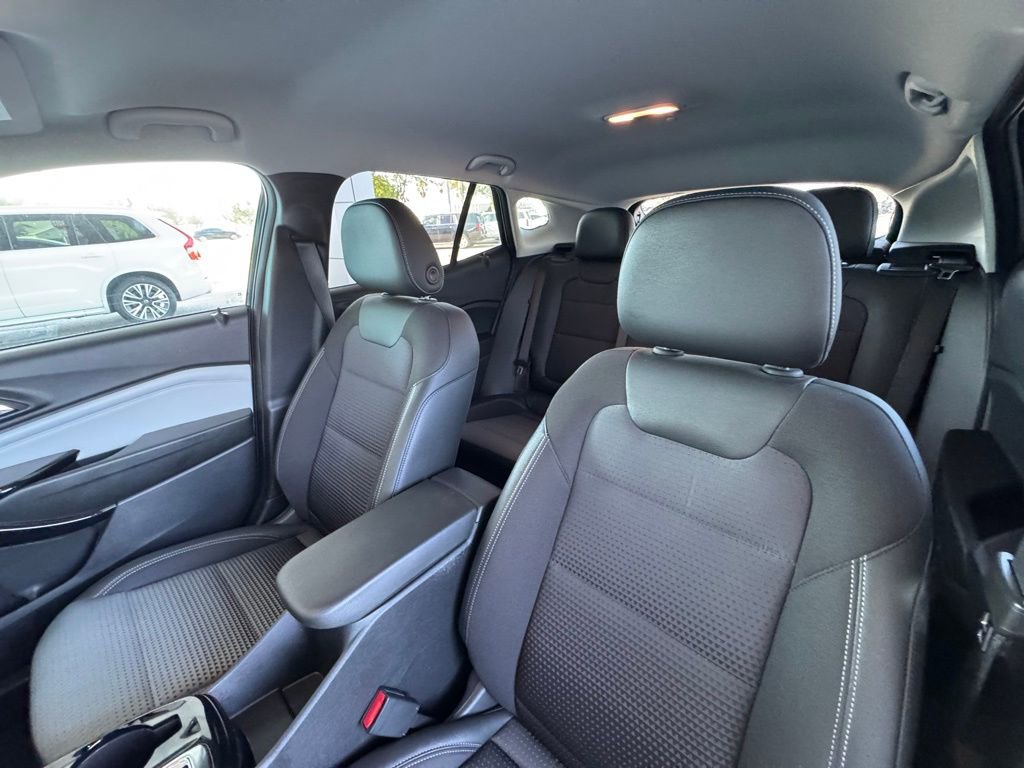 Used 2025 Chevrolet Trax LT FWD image 13
