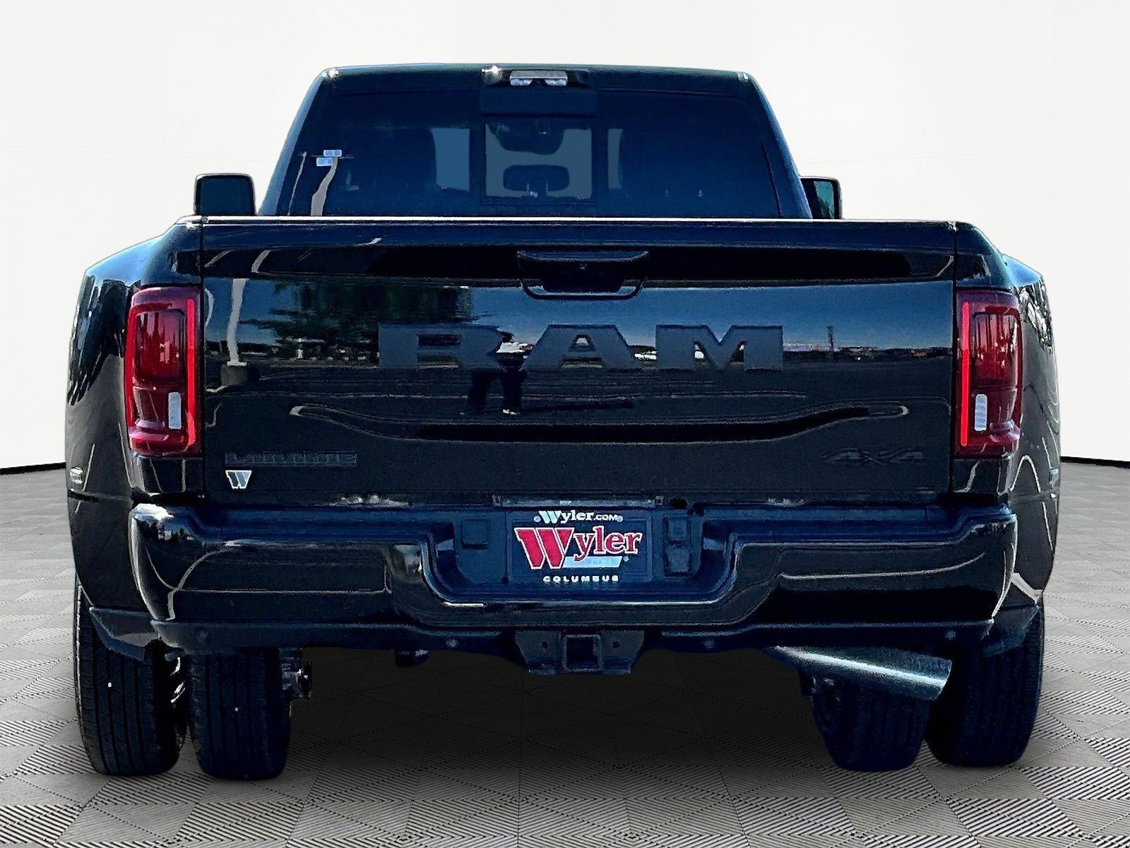 New 2027 RAM 3500 Laramie AWD/4WD image 4