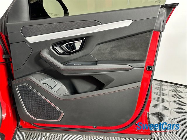 Used 2020 Lamborghini Urus Base image 43