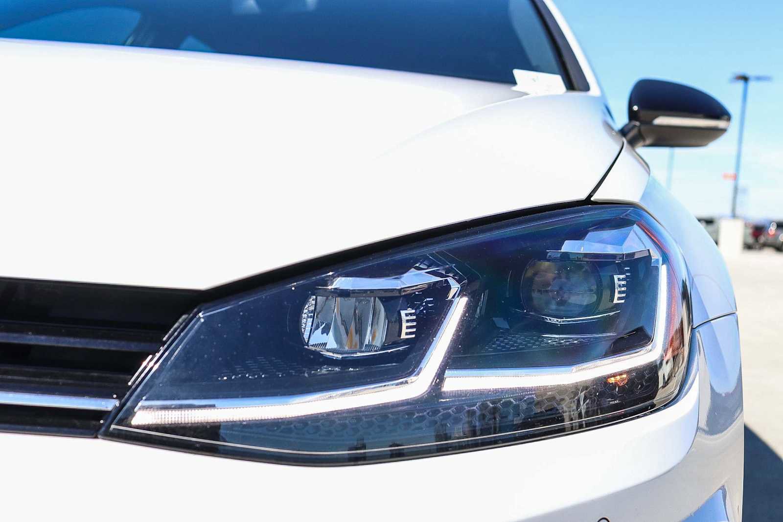 Used 2019 Volkswagen Golf R 4-Door image 7