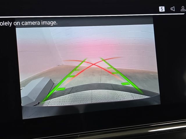 Used 2020 BMW M8 Convertible image 23