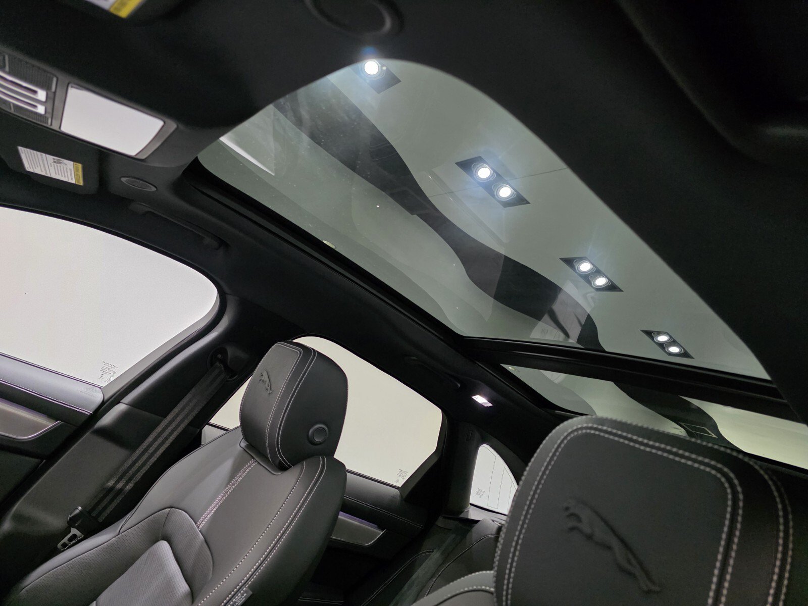 New 2026 Jaguar F-PACE R-Dynamic S AWD/4WD image 9