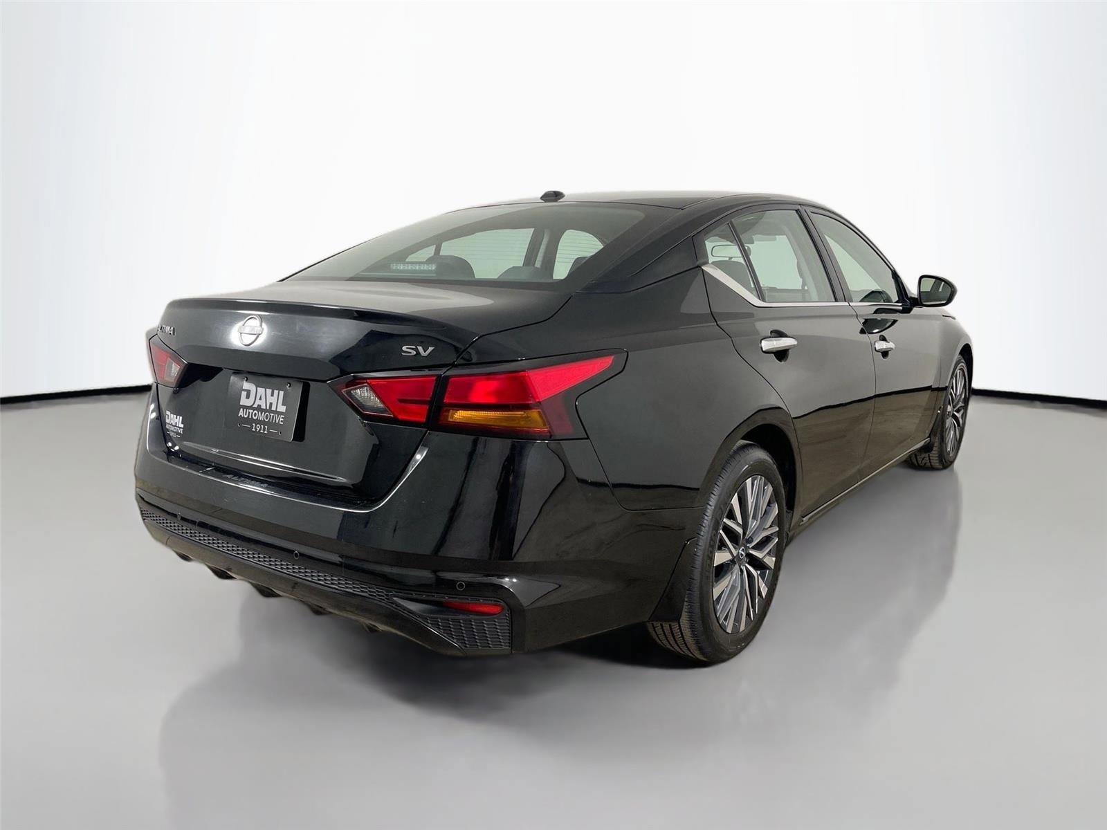 Used 2024 Nissan Altima 2.5 SV FWD image 13