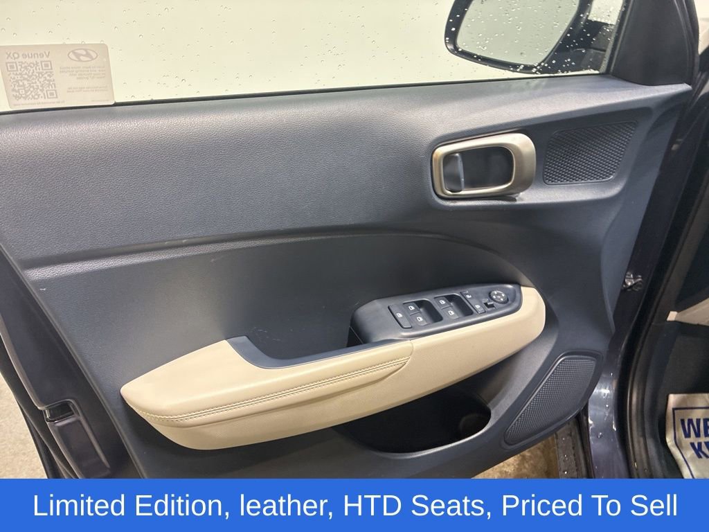 Used 2025 Hyundai Venue Limited image 30