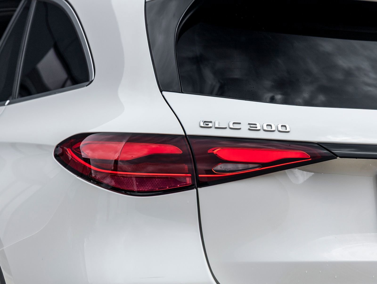 Used 2025 Mercedes-Benz GLC 300 image 12