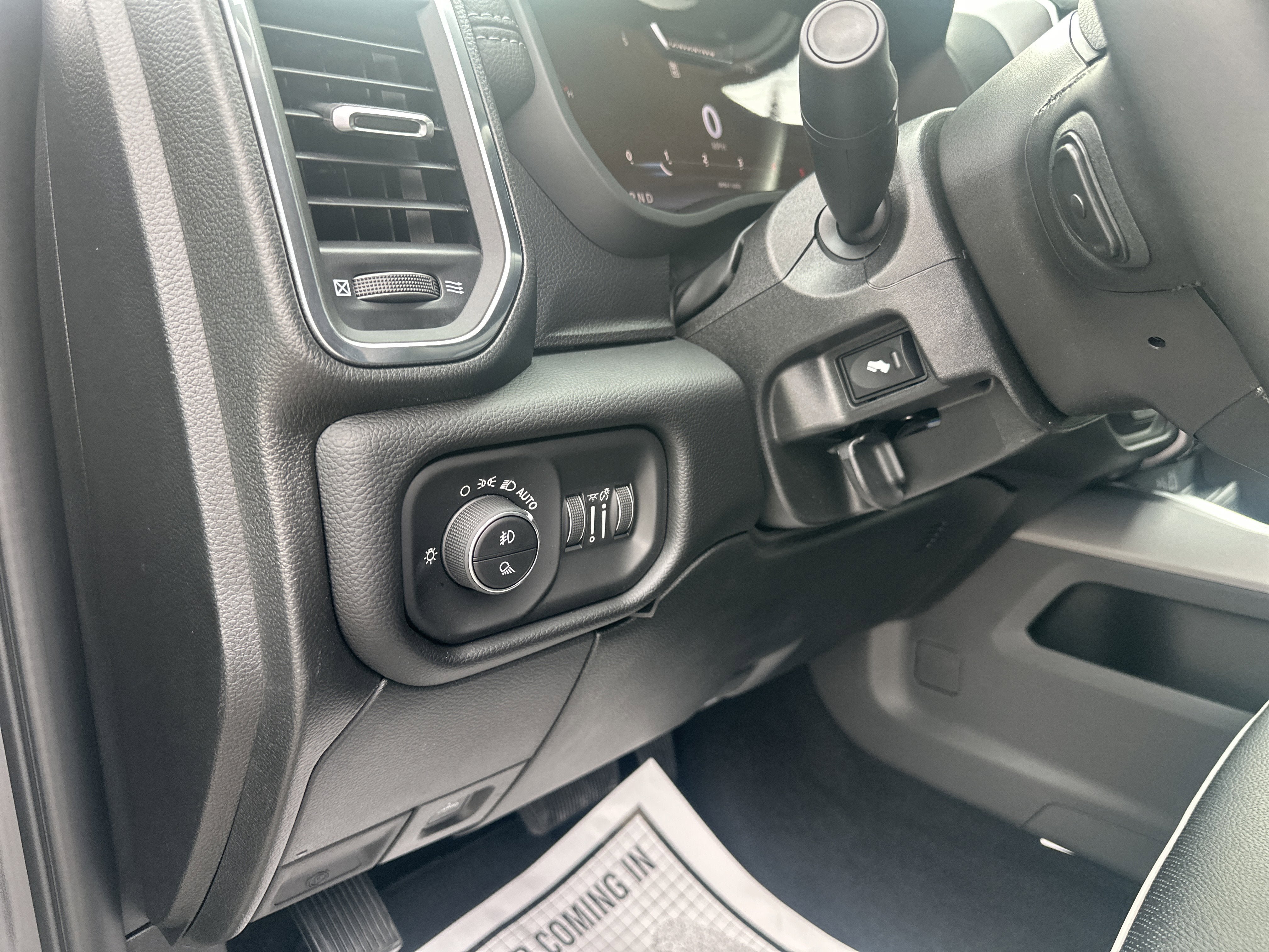 New 2026 RAM 2500 Laramie AWD/4WD image 32