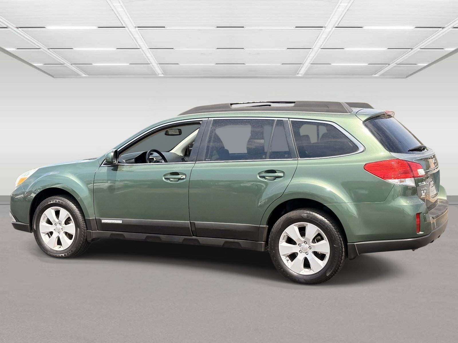 Used 2010 Subaru Outback 2.5i Premium AWD/4WD image 3