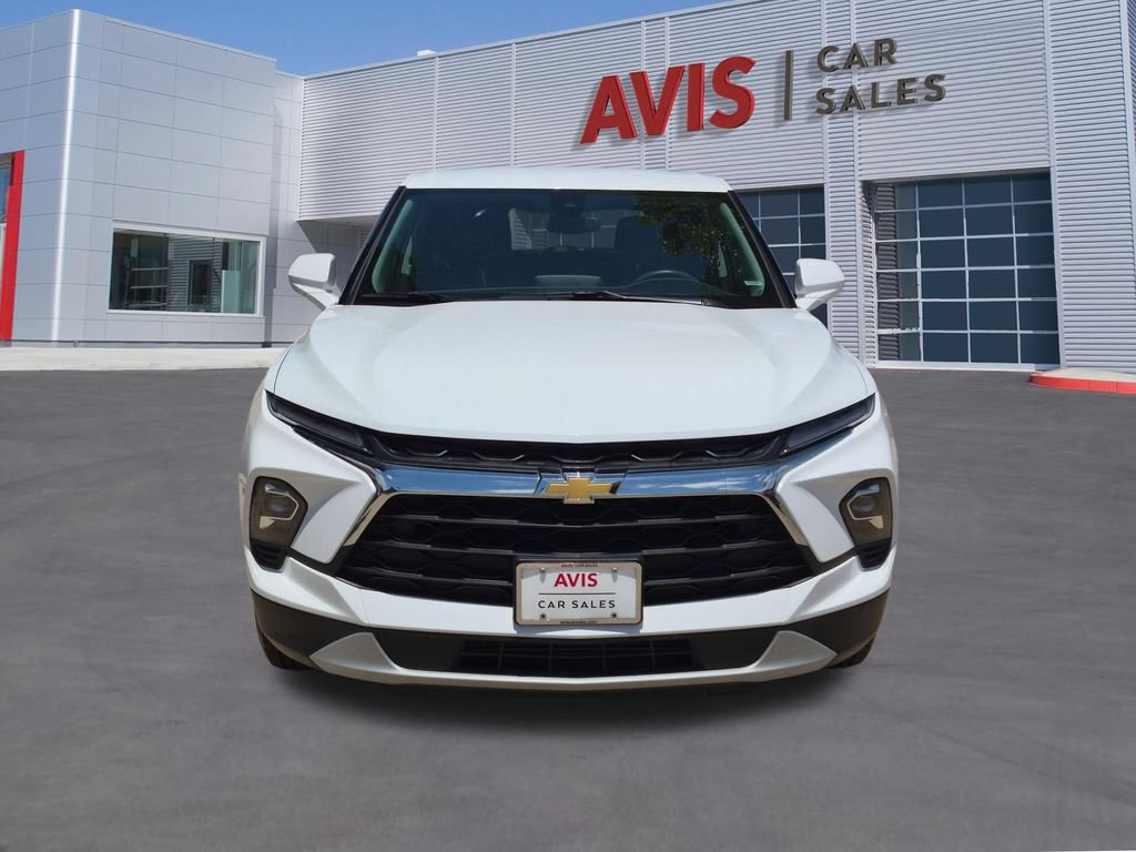 Used 2025 Chevrolet Blazer LT FWD image 2