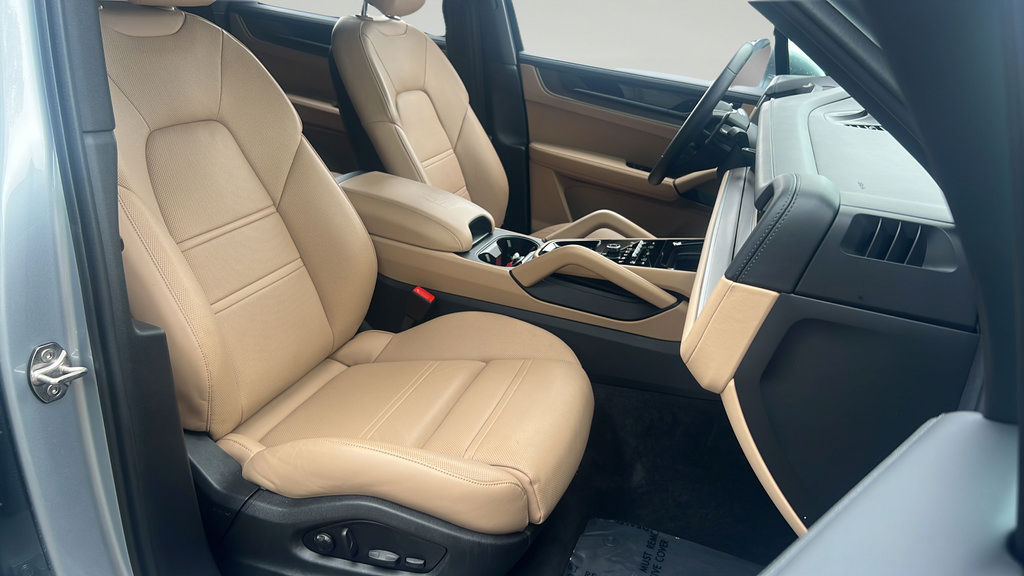 Certified 2025 Porsche Cayenne E-Hybrid AWD/4WD image 23