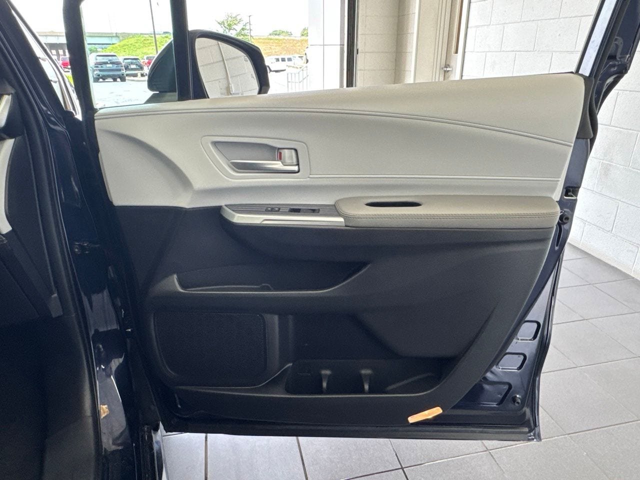 Used 2026 Toyota Sienna XLE FWD image 50