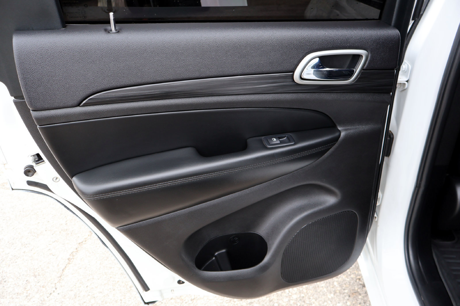 Used 2019 Jeep Grand Cherokee Altitude AWD/4WD image 13