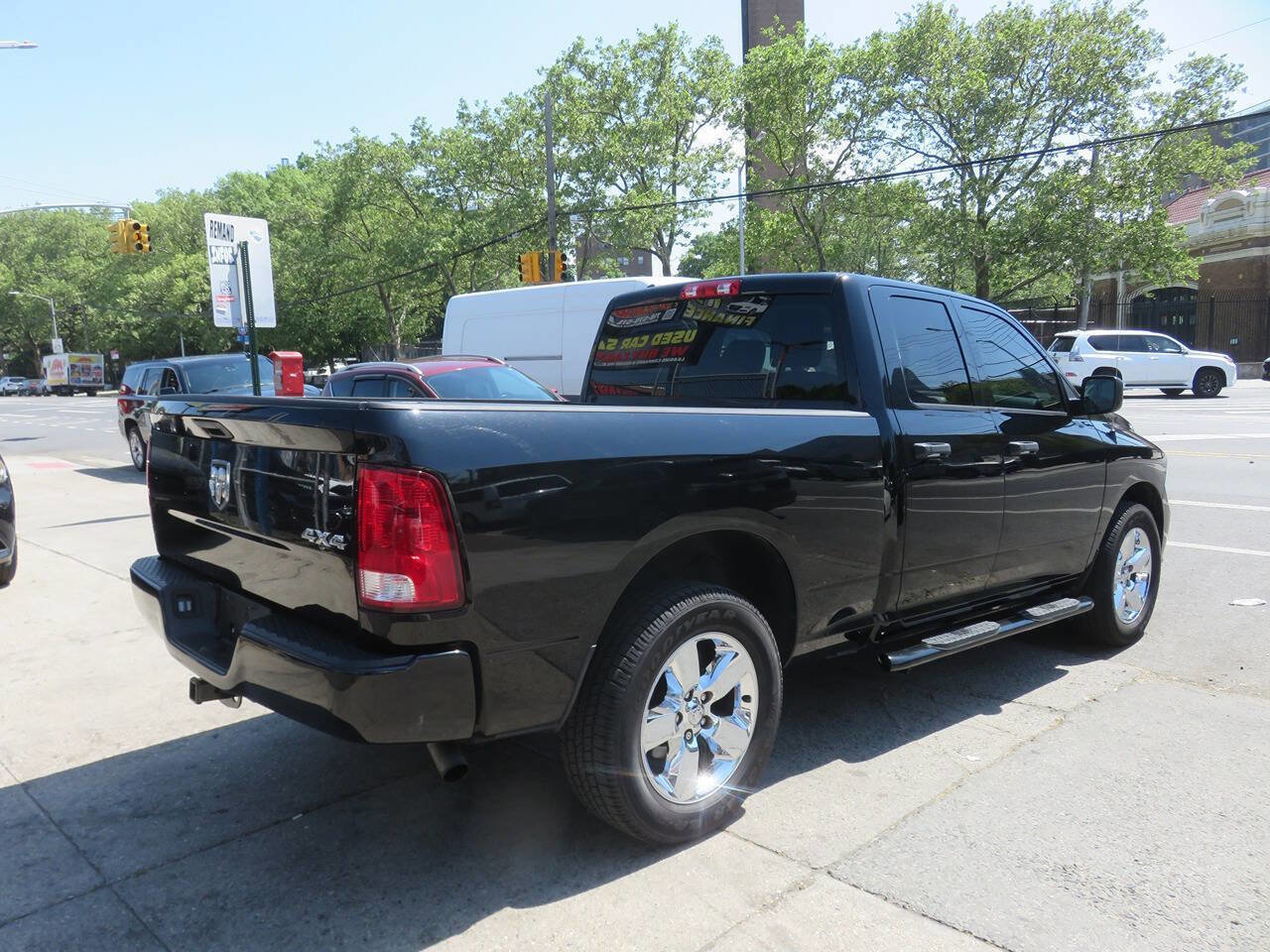 Used 2019 RAM 1500 Express w/ Express Value Package AWD/4WD image 4