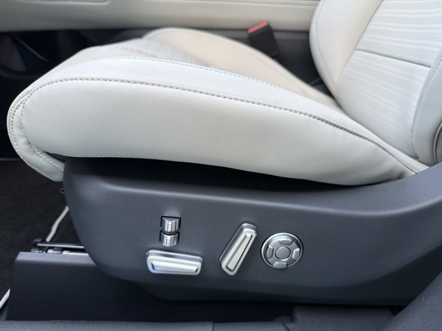 New 2026 Lincoln Nautilus Reserve AWD/4WD image 12