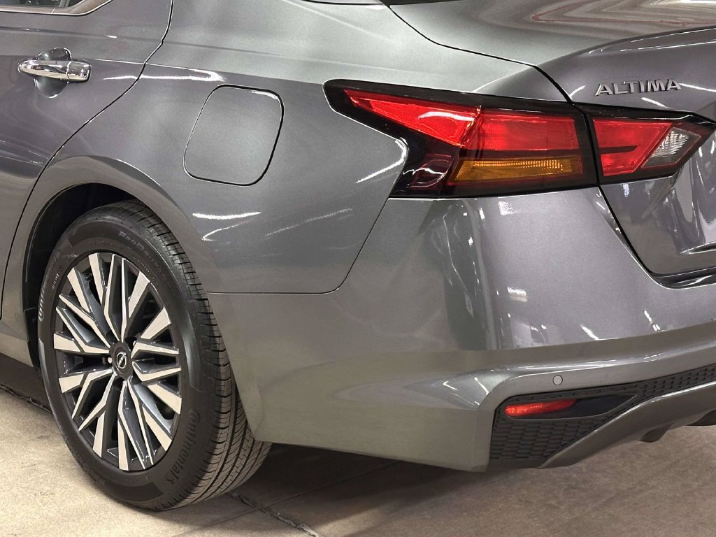 Used 2025 Nissan Altima 2.5 SV FWD image 9
