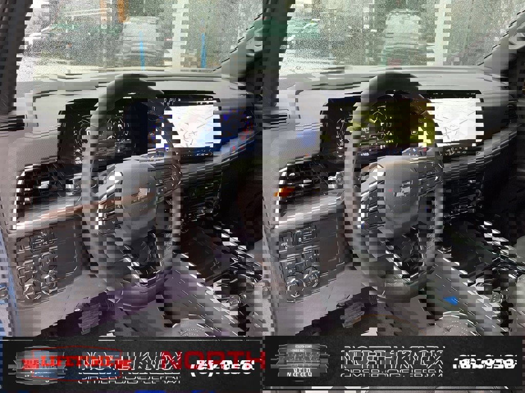 Used 2025 Chevrolet Suburban Premier image 6