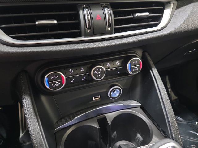 Used 2022 Alfa Romeo Stelvio Veloce AWD/4WD image 24