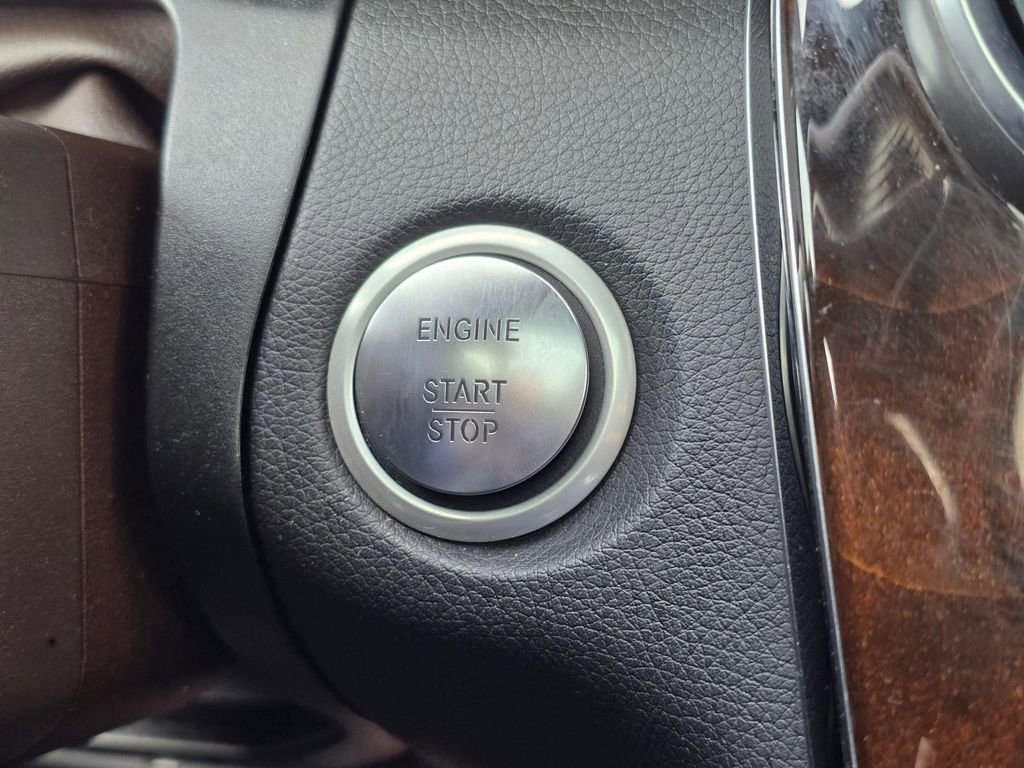 Used 2017 Mercedes-Benz GLC 300 4MATIC image 35