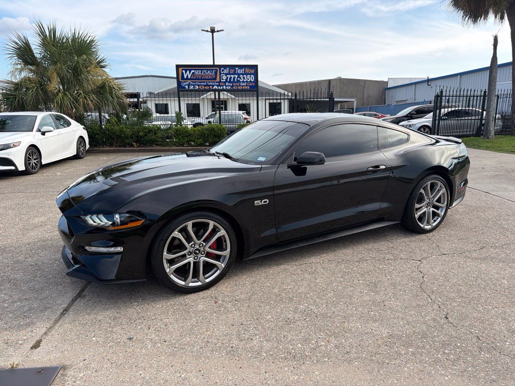 Used 2018 Ford Mustang GT Premium w/ Equipment Group 401A RWD image 6