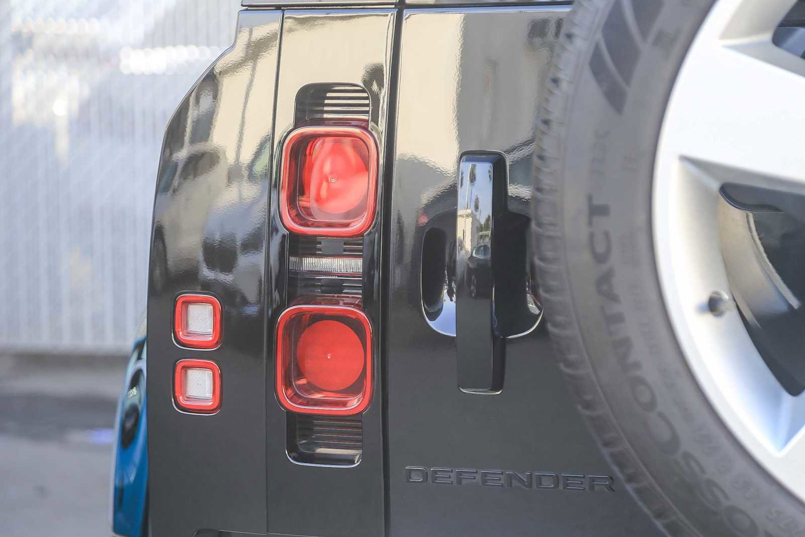 Used 2024 Land Rover Defender 110 SE image 7