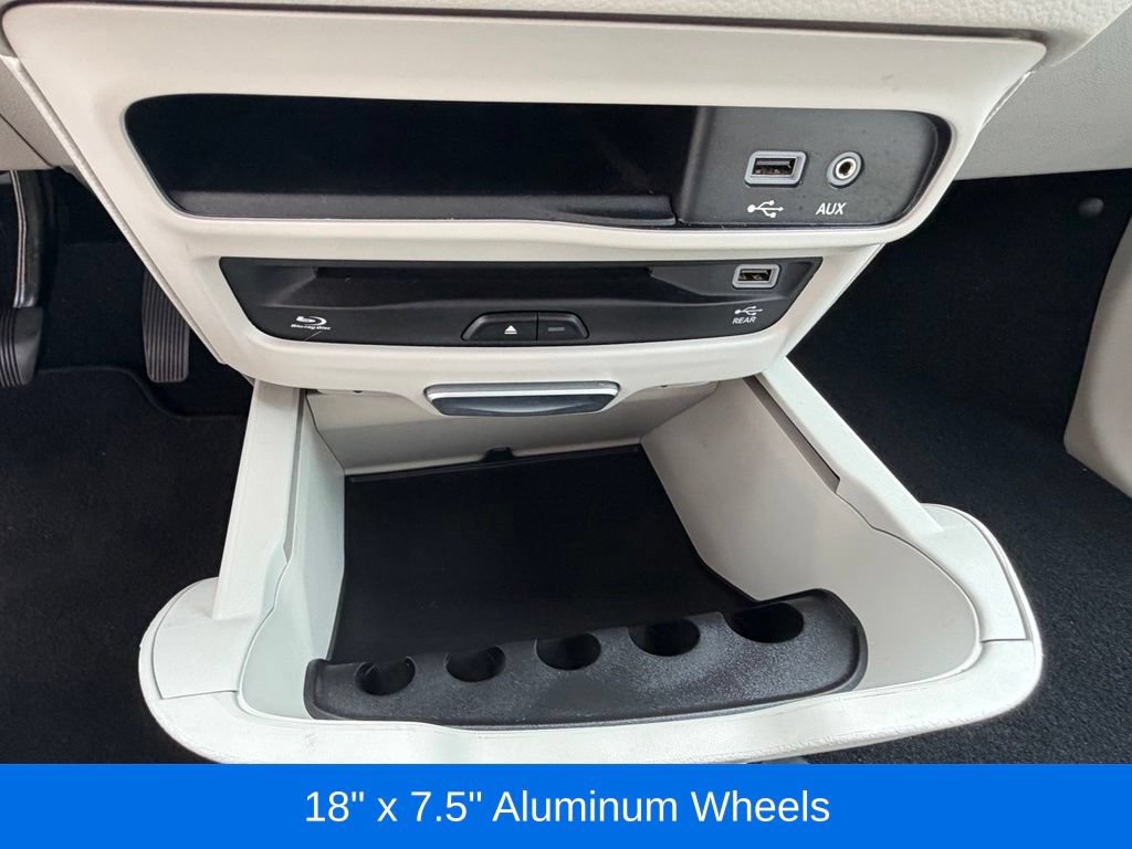 Used 2017 Chrysler Pacifica Touring-L Plus w/ Advanced Safetytec Group FWD image 28
