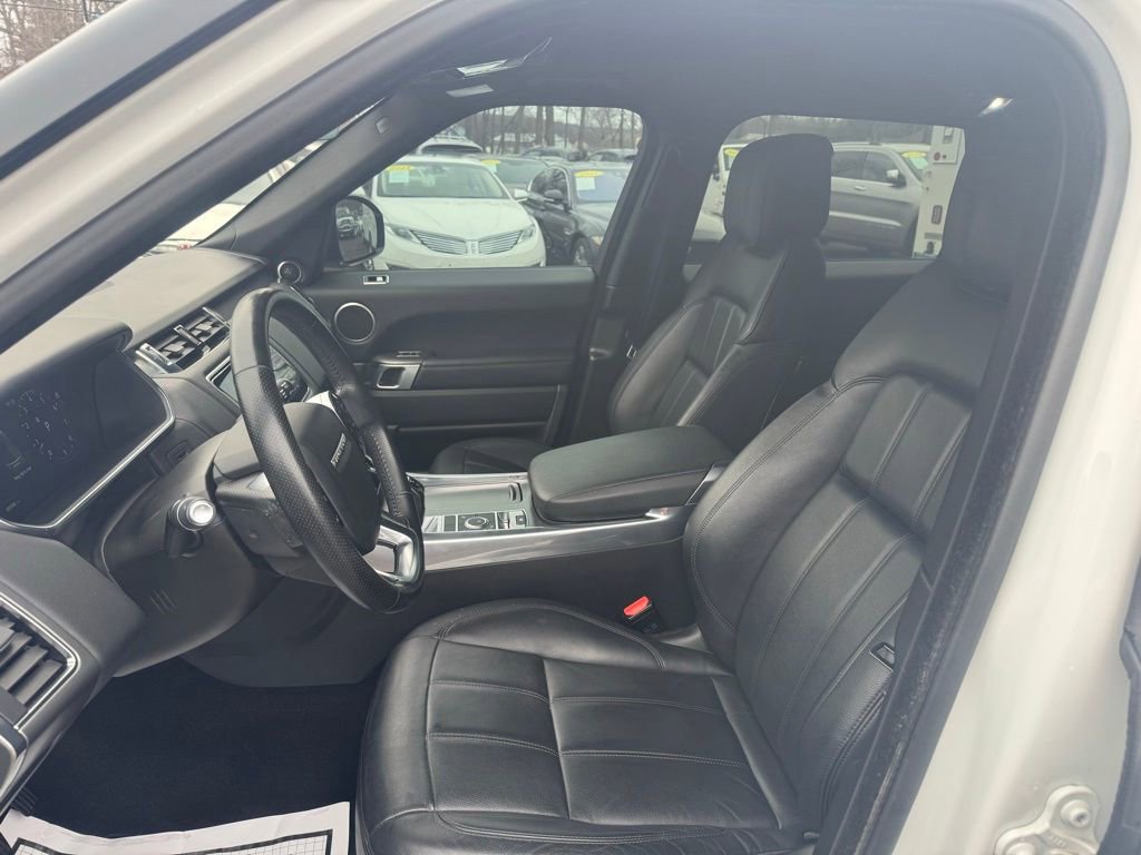 Used 2020 Land Rover Range Rover Sport SE image 32