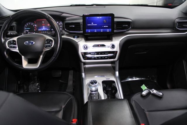 Used 2021 Ford Explorer XLT w/ Equipment Group 202A AWD/4WD image 2
