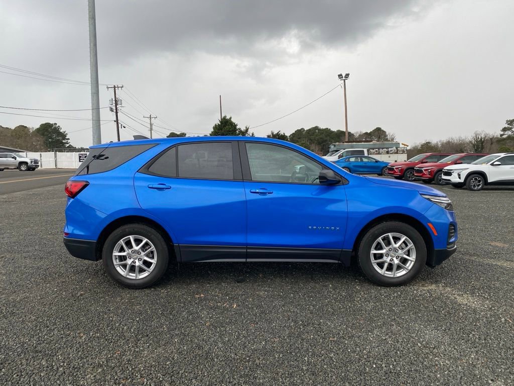 Used 2024 Chevrolet Equinox LS w/ LS Convenience Package image 2