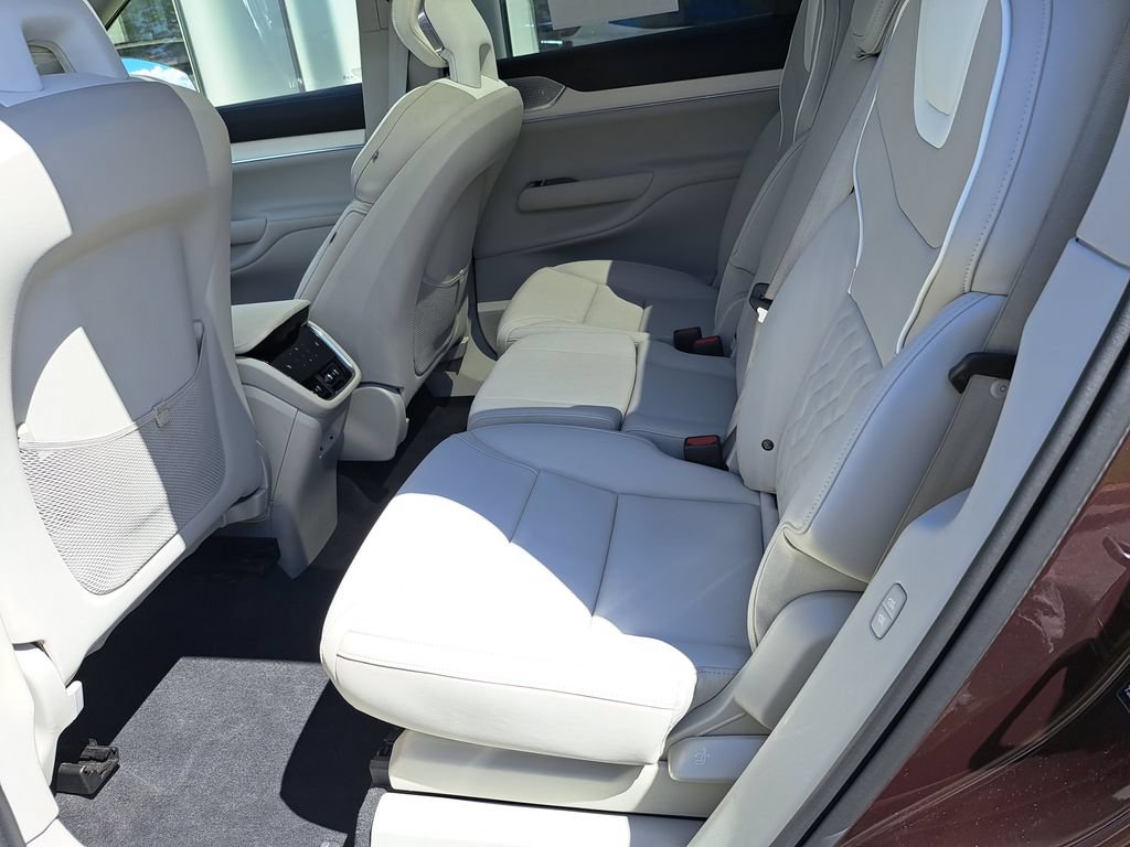 Used 2025 Volvo EX90 Ultra AWD/4WD image 22