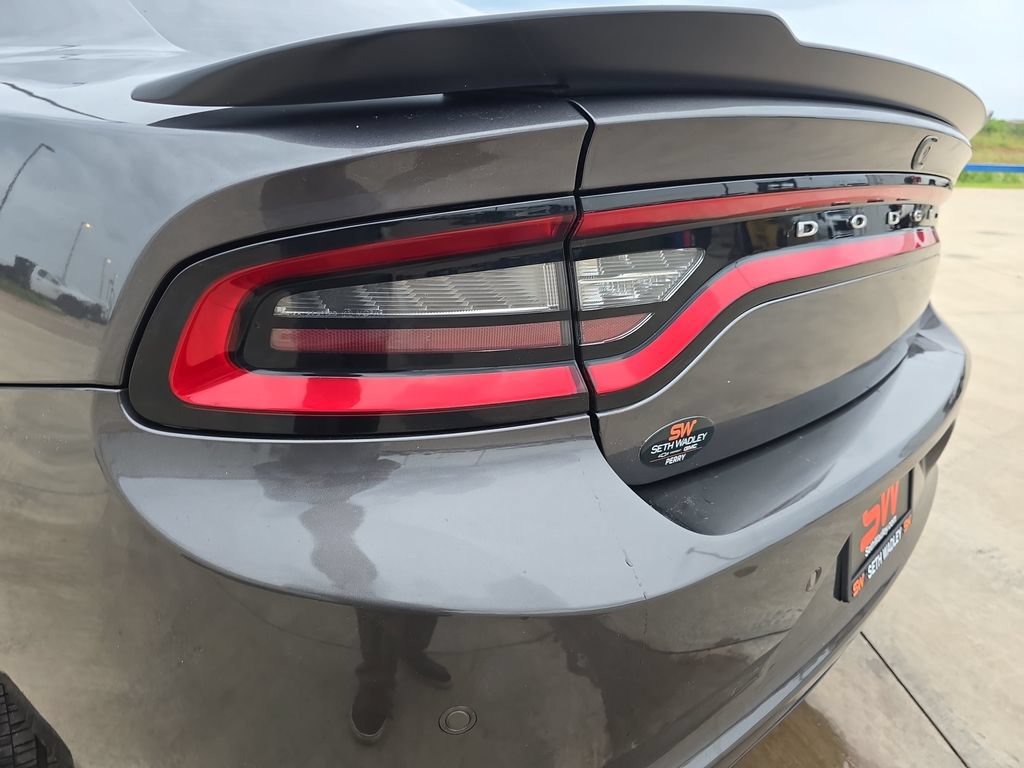 Used 2018 Dodge Charger SXT w/ Blacktop Package RWD image 33