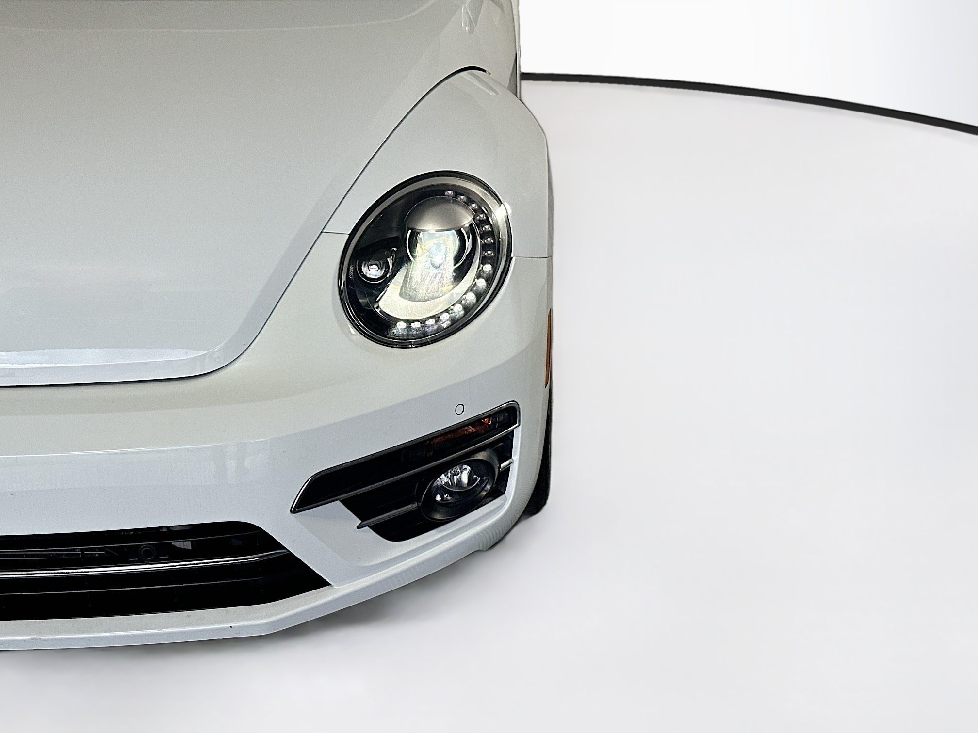 Used 2019 Volkswagen Beetle 2.0T Final Edition SEL FWD image 9