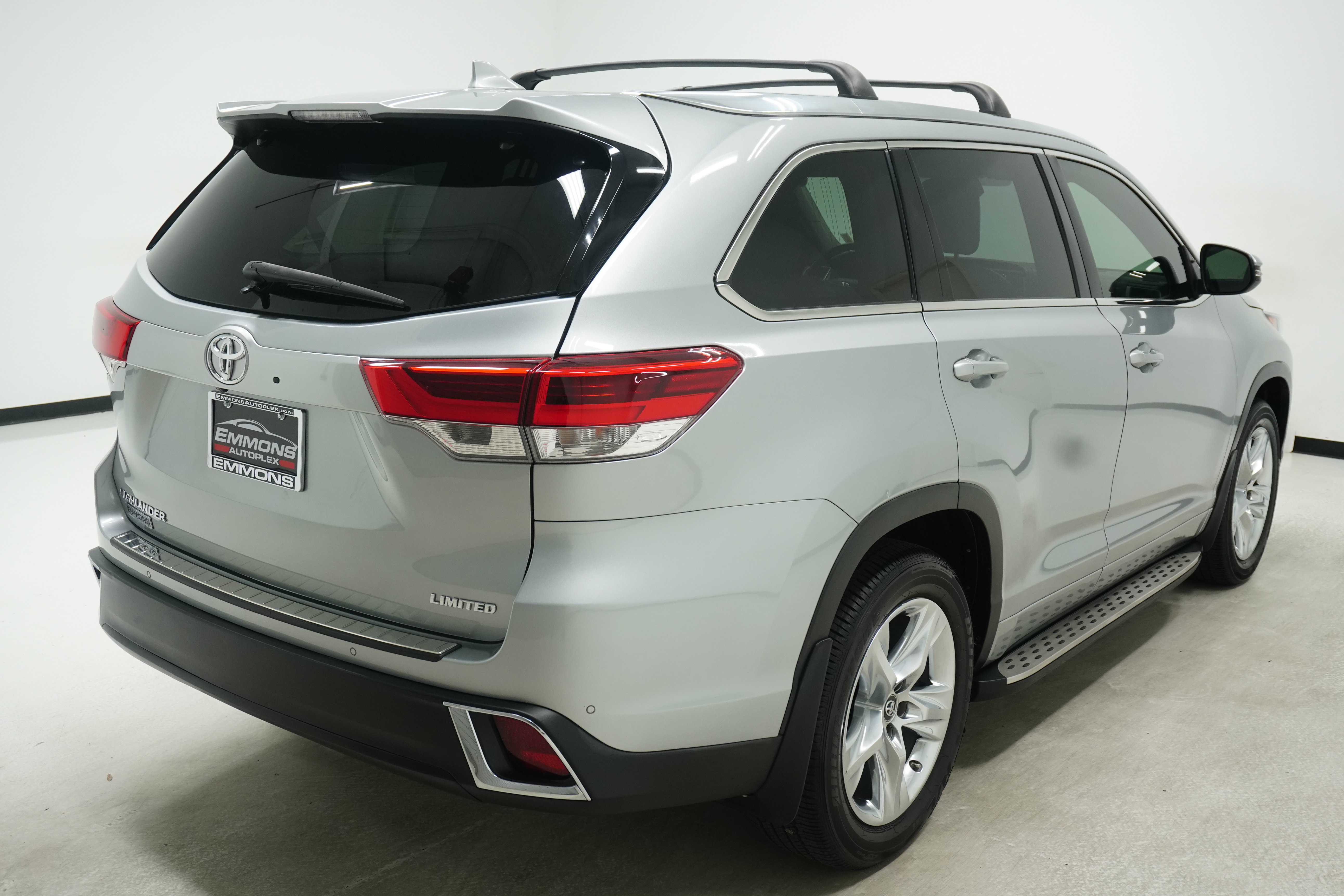 Used 2018 Toyota Highlander Limited FWD image 4