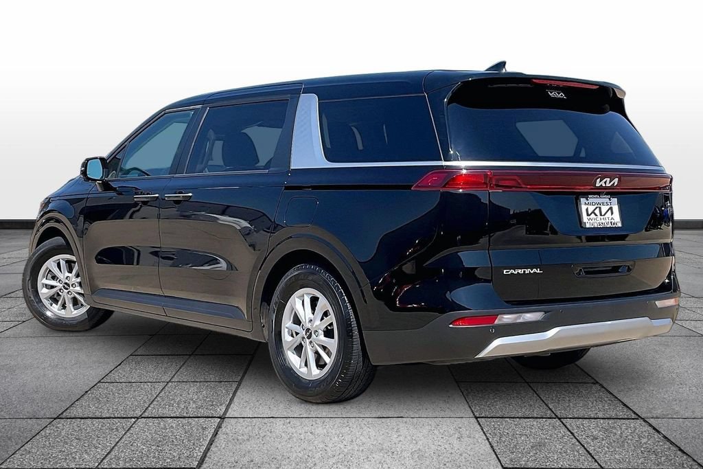 Used 2024 Kia Carnival LX FWD image 11