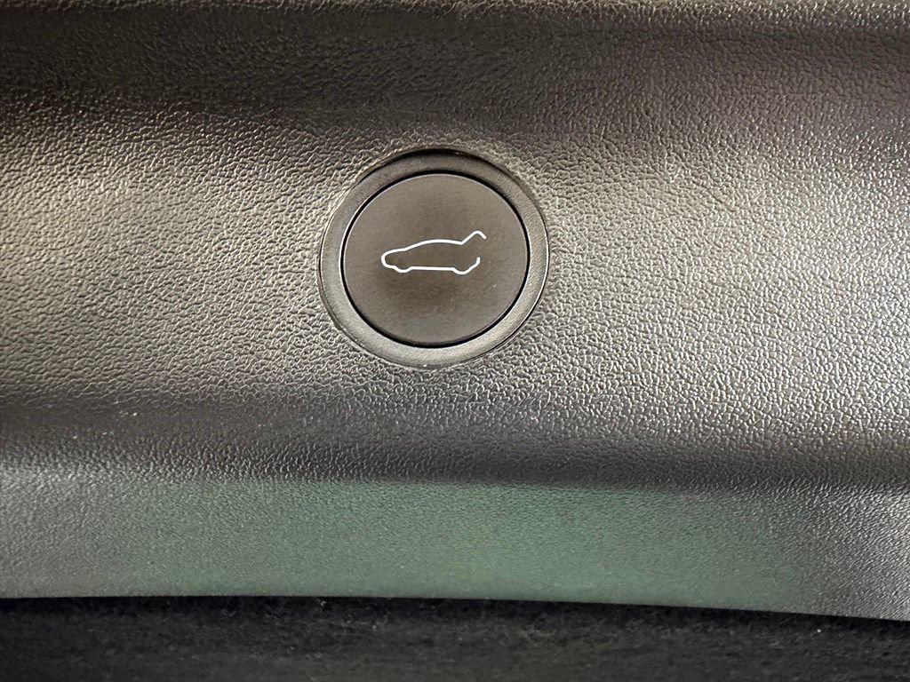 Used 2025 Tesla Model Y Long Range RWD image 22