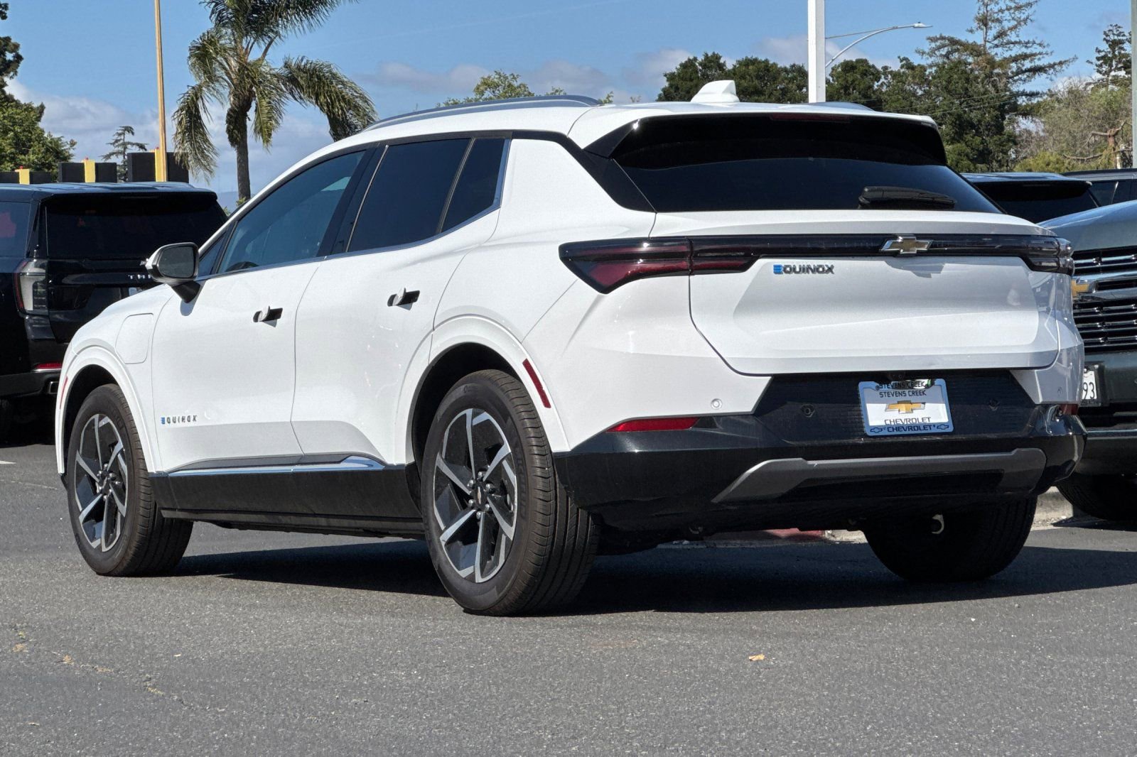 Used 2025 Chevrolet Equinox EV LT w/ Convenience Package image 7