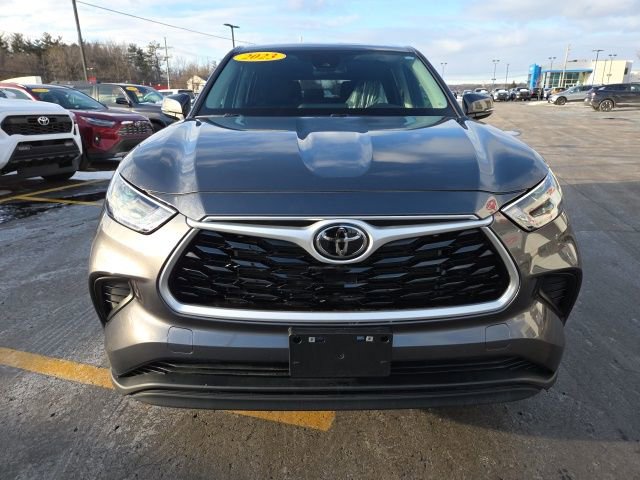 Used 2023 Toyota Highlander L image 2