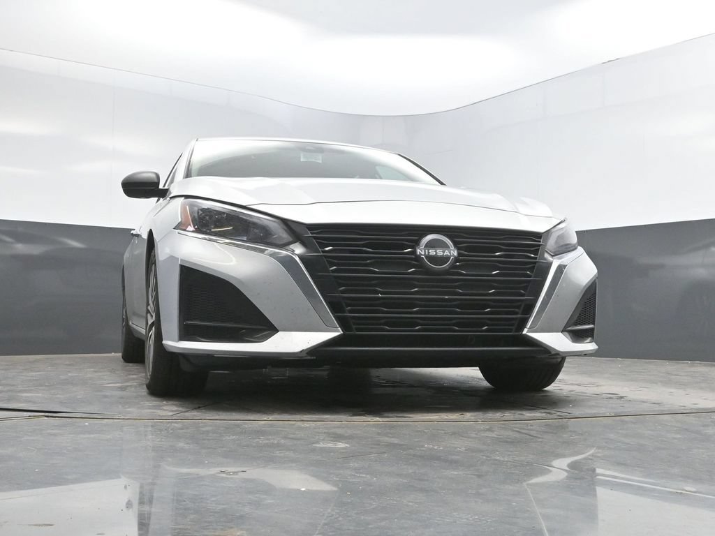 Used 2025 Nissan Altima 2.5 SV FWD image 29