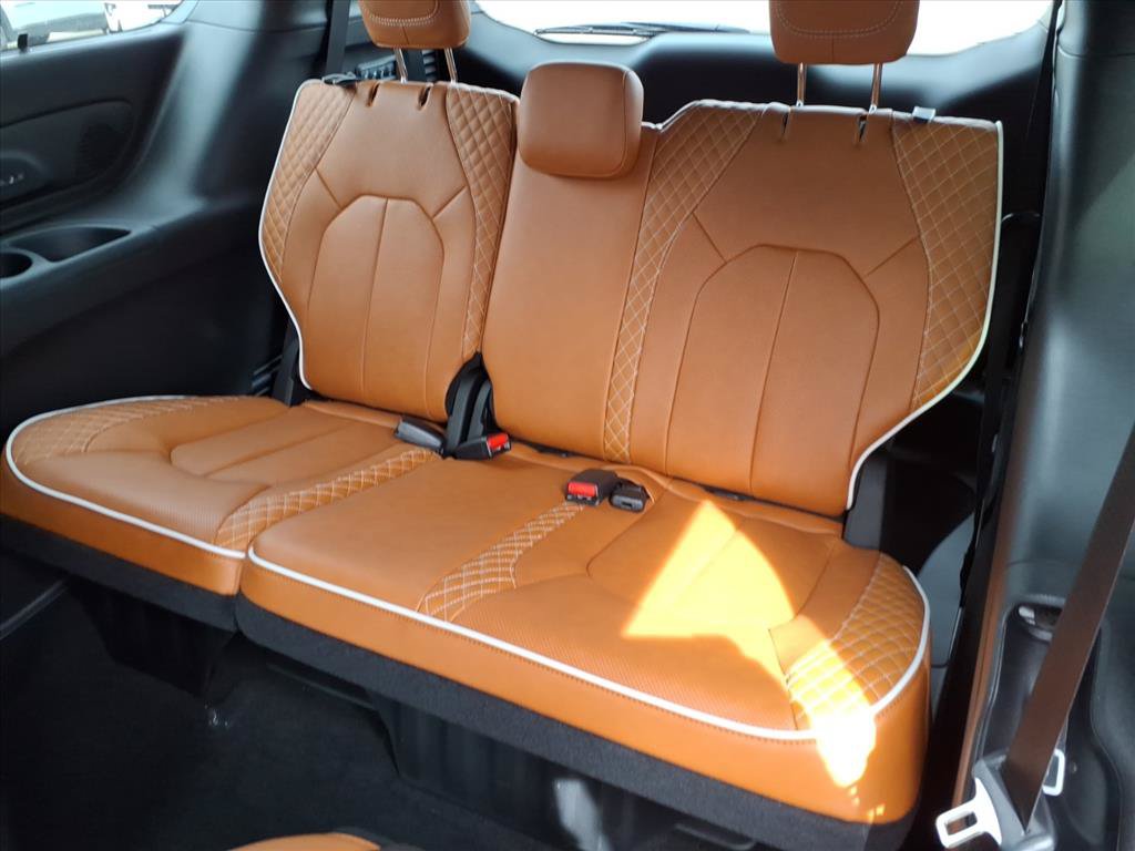 New 2026 Chrysler Pacifica Pinnacle AWD/4WD image 12