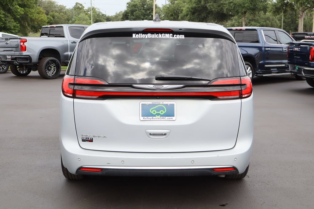 Used 2023 Chrysler Pacifica Touring FWD image 8