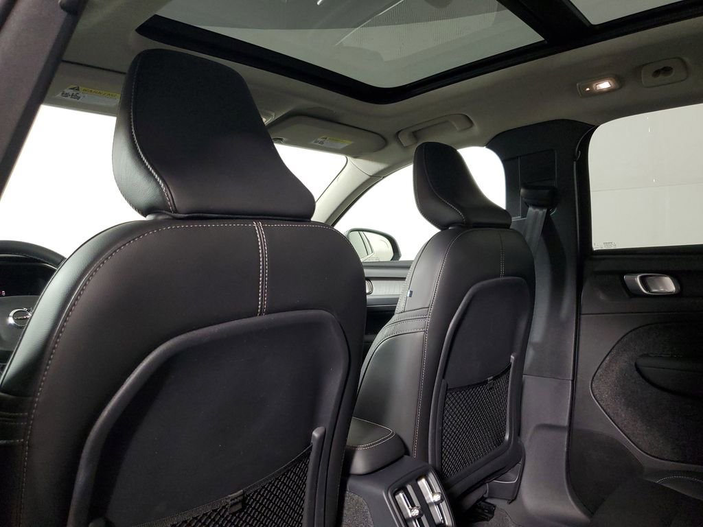 Certified 2025 Volvo XC40 B5 Core image 16