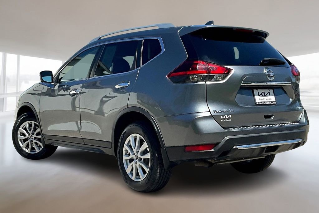 Used 2018 Nissan Rogue SV w/ Premium Package image 4