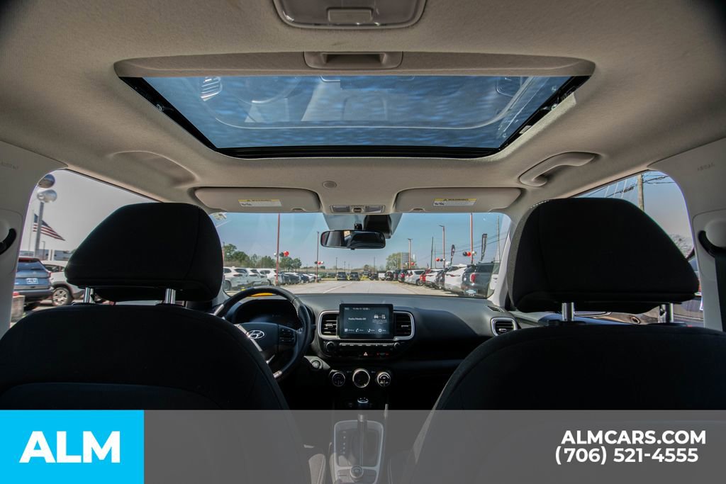 Used 2025 Hyundai Venue SEL FWD image 17