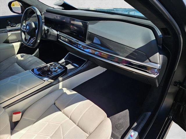 Certified 2023 BMW i7 xDrive60 w/ Parking Assistance Package image 21