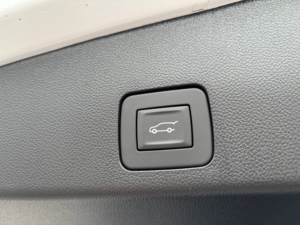 New 2026 Buick Encore GX Avenir w/ Avenir Technology Package image 44