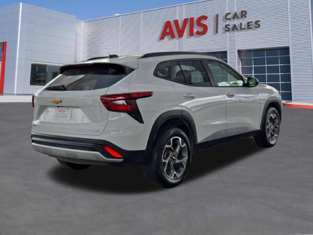 Used 2026 Chevrolet Trax LT FWD image 6