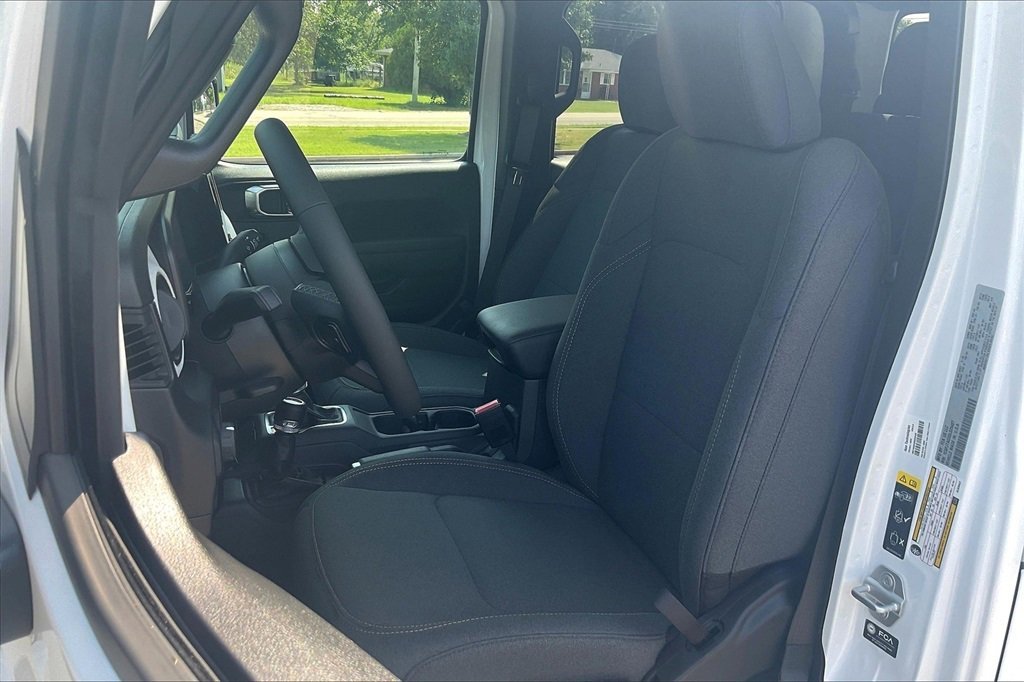 New 2025 Jeep Gladiator Sport image 9